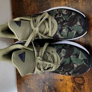 Adidas size 6Y Brand new